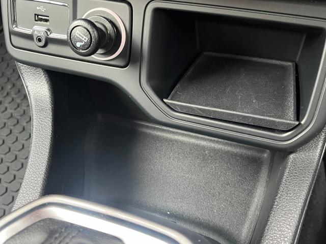 ジープ・レネゲード リミテッド　レザーシート　ステアリングヒーター　ブラインドスポットモニター　純正ナビ（Ｂｌｕｅｔｏｏｔｈ／ＡＵＸ／ワンセグ）　衝突被害軽減システム　バックカメラ　スマートキー　アダブティブクルーズコントロール（26枚目）