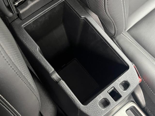 ジープ・レネゲード リミテッド　レザーシート　ステアリングヒーター　ブラインドスポットモニター　純正ナビ（Ｂｌｕｅｔｏｏｔｈ／ＡＵＸ／ワンセグ）　衝突被害軽減システム　バックカメラ　スマートキー　アダブティブクルーズコントロール（27枚目）