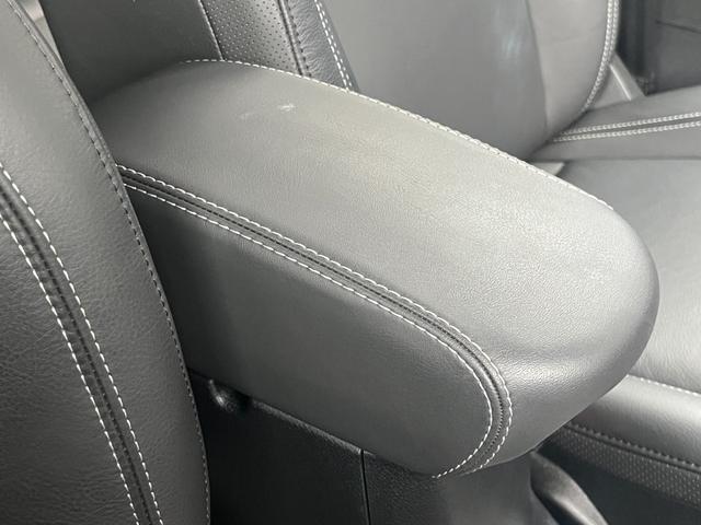 ジープ・レネゲード リミテッド　レザーシート　ステアリングヒーター　ブラインドスポットモニター　純正ナビ（Ｂｌｕｅｔｏｏｔｈ／ＡＵＸ／ワンセグ）　衝突被害軽減システム　バックカメラ　スマートキー　アダブティブクルーズコントロール（28枚目）