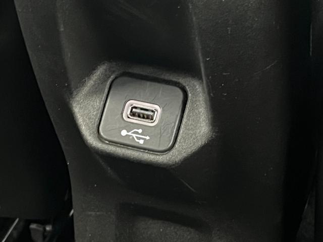 ジープ・レネゲード リミテッド　レザーシート　ステアリングヒーター　ブラインドスポットモニター　純正ナビ（Ｂｌｕｅｔｏｏｔｈ／ＡＵＸ／ワンセグ）　衝突被害軽減システム　バックカメラ　スマートキー　アダブティブクルーズコントロール（32枚目）