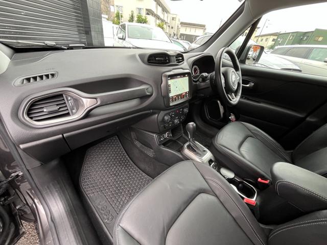 ジープ・レネゲード リミテッド　レザーシート　ステアリングヒーター　ブラインドスポットモニター　純正ナビ（Ｂｌｕｅｔｏｏｔｈ／ＡＵＸ／ワンセグ）　衝突被害軽減システム　バックカメラ　スマートキー　アダブティブクルーズコントロール（38枚目）