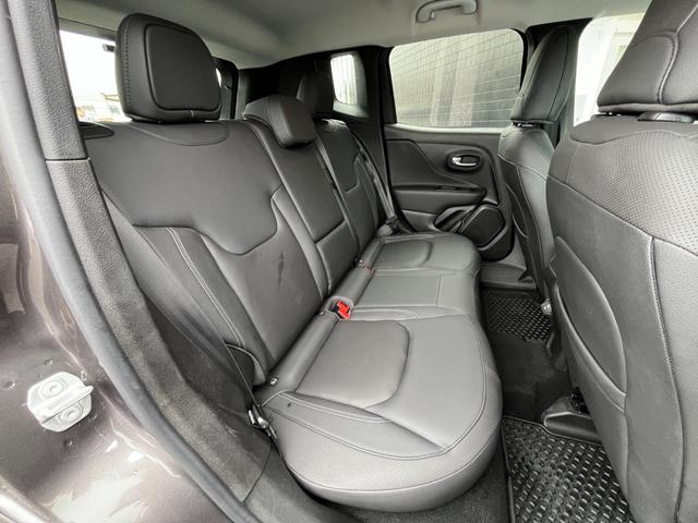 ジープ・レネゲード リミテッド　レザーシート　ステアリングヒーター　ブラインドスポットモニター　純正ナビ（Ｂｌｕｅｔｏｏｔｈ／ＡＵＸ／ワンセグ）　衝突被害軽減システム　バックカメラ　スマートキー　アダブティブクルーズコントロール（39枚目）