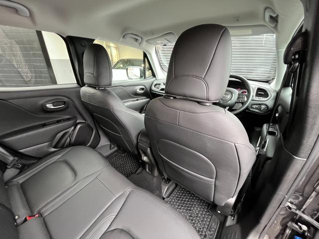 ジープ・レネゲード リミテッド　レザーシート　ステアリングヒーター　ブラインドスポットモニター　純正ナビ（Ｂｌｕｅｔｏｏｔｈ／ＡＵＸ／ワンセグ）　衝突被害軽減システム　バックカメラ　スマートキー　アダブティブクルーズコントロール（40枚目）