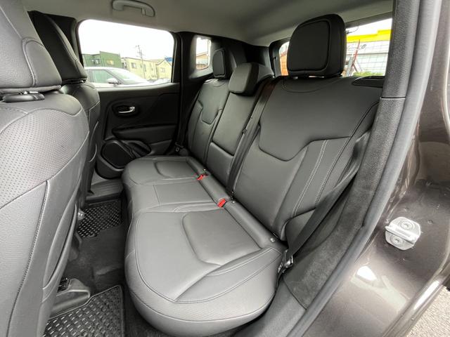 ジープ・レネゲード リミテッド　レザーシート　ステアリングヒーター　ブラインドスポットモニター　純正ナビ（Ｂｌｕｅｔｏｏｔｈ／ＡＵＸ／ワンセグ）　衝突被害軽減システム　バックカメラ　スマートキー　アダブティブクルーズコントロール（41枚目）