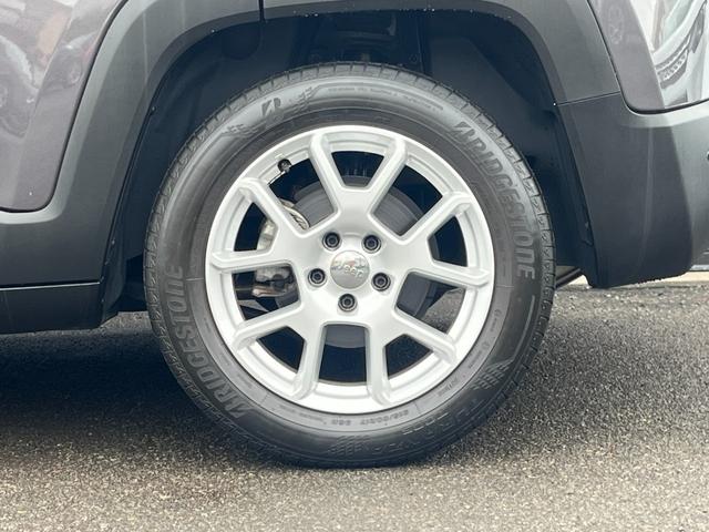 ジープ・レネゲード リミテッド　レザーシート　ステアリングヒーター　ブラインドスポットモニター　純正ナビ（Ｂｌｕｅｔｏｏｔｈ／ＡＵＸ／ワンセグ）　衝突被害軽減システム　バックカメラ　スマートキー　アダブティブクルーズコントロール（62枚目）