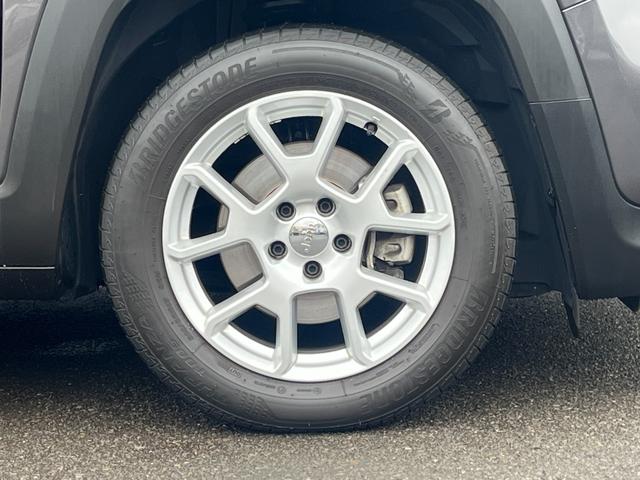 ジープ・レネゲード リミテッド　レザーシート　ステアリングヒーター　ブラインドスポットモニター　純正ナビ（Ｂｌｕｅｔｏｏｔｈ／ＡＵＸ／ワンセグ）　衝突被害軽減システム　バックカメラ　スマートキー　アダブティブクルーズコントロール（64枚目）