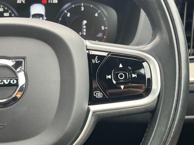 ＸＣ６０ Ｄ４　ＡＷＤ　インスクリプション　パノラマサンルーフ　茶革　ヘッドアップディスプレイ　ＢＬＩＳ　純正ナビ　３６０°カメラ　アダブティブクルーズコントロール　レーンキープアシスト　メモリー付パワーシート　全席シートヒーター　ＥＴＣ（20枚目）