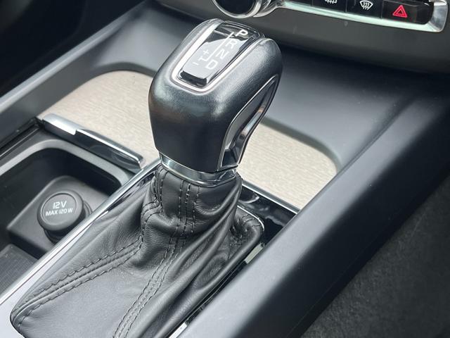 ＸＣ６０ Ｄ４　ＡＷＤ　インスクリプション　パノラマサンルーフ　茶革　ヘッドアップディスプレイ　ＢＬＩＳ　純正ナビ　３６０°カメラ　アダブティブクルーズコントロール　レーンキープアシスト　メモリー付パワーシート　全席シートヒーター　ＥＴＣ（24枚目）