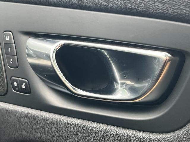 ＸＣ６０ Ｄ４　ＡＷＤ　インスクリプション　パノラマサンルーフ　茶革　ヘッドアップディスプレイ　ＢＬＩＳ　純正ナビ　３６０°カメラ　アダブティブクルーズコントロール　レーンキープアシスト　メモリー付パワーシート　全席シートヒーター　ＥＴＣ（32枚目）