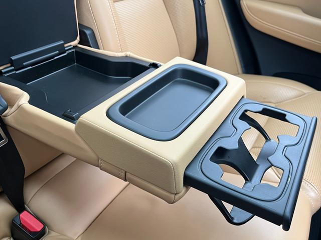 ＸＣ６０ Ｄ４　ＡＷＤ　インスクリプション　パノラマサンルーフ　茶革　ヘッドアップディスプレイ　ＢＬＩＳ　純正ナビ　３６０°カメラ　アダブティブクルーズコントロール　レーンキープアシスト　メモリー付パワーシート　全席シートヒーター　ＥＴＣ（36枚目）
