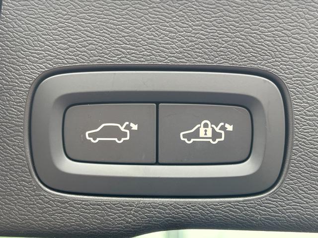 ＸＣ６０ Ｄ４　ＡＷＤ　インスクリプション　パノラマサンルーフ　茶革　ヘッドアップディスプレイ　ＢＬＩＳ　純正ナビ　３６０°カメラ　アダブティブクルーズコントロール　レーンキープアシスト　メモリー付パワーシート　全席シートヒーター　ＥＴＣ（50枚目）