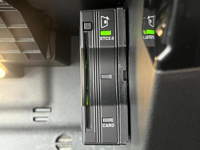 ＣＬＡクラス ＣＬＡ３５　４マチック　パノラミックスライディングルーフ　レーダーセフティーＰＫＧ　アドバンスＰＫＧ　ナビゲーションＰＫＧ　アンビエントライト　メモリー付パワーシート　シートヒーター　　３６０°カメラ　　ＡＣＣ　ＥＴＣ（13枚目）