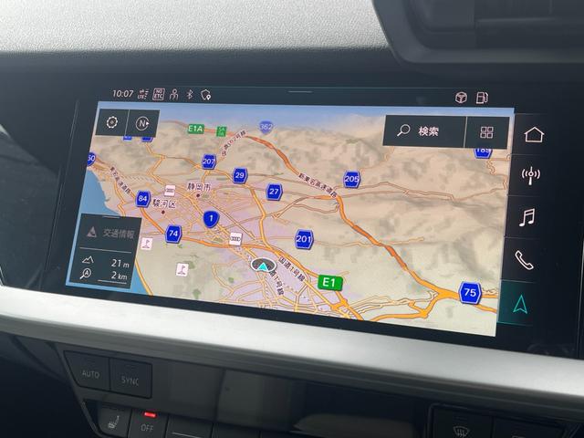 A3 スポーツバック30TFSIアドバンスド ラグジュアリーPKG コンビニエンス&アシスタンスPKG 本革シート シートヒーター プライバシーガラス MMI ACC LEDライト スマートキー ETC2.0 ドライブレコーダー(4枚目)