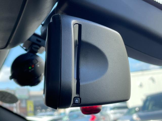 Ｚ４ ｓＤｒｉｖｅ２３ｉ　ハイラインパッケージ　電動開閉式ハードトップ　茶革シート　純正ＨＤＤナビ（ＡＵＸ／ＵＳＢ／ＣＤ／ＤＶＤ／フルセグ）　ＨＩＤライト　左右独立式オートエアコン　純正１７インチアルミホイール　純正フロアマット（12枚目）