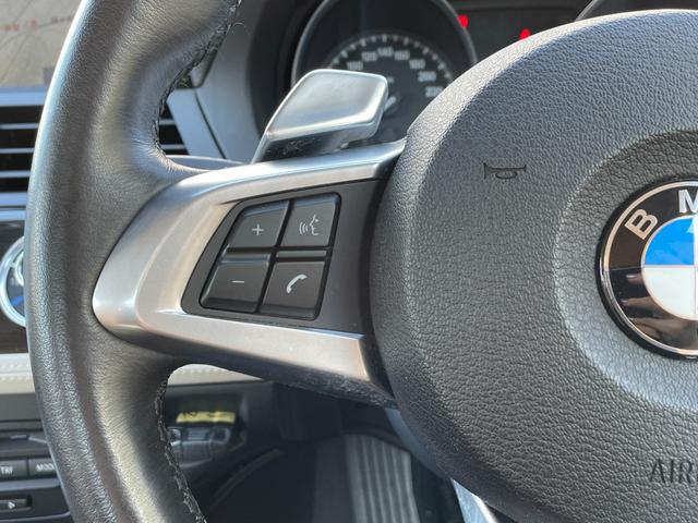 Ｚ４ ｓＤｒｉｖｅ２３ｉ　ハイラインパッケージ　電動開閉式ハードトップ　茶革シート　純正ＨＤＤナビ（ＡＵＸ／ＵＳＢ／ＣＤ／ＤＶＤ／フルセグ）　ＨＩＤライト　左右独立式オートエアコン　純正１７インチアルミホイール　純正フロアマット（16枚目）