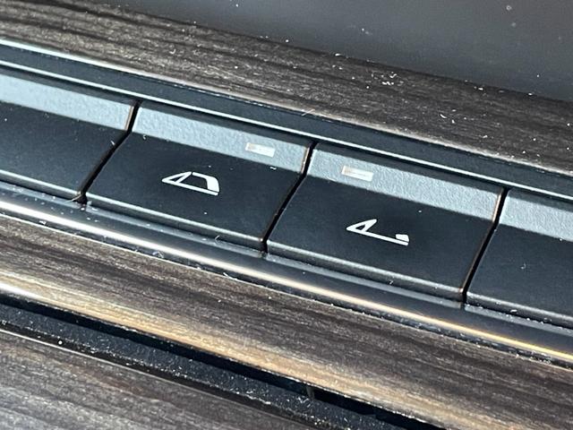 Ｚ４ ｓＤｒｉｖｅ２３ｉ　ハイラインパッケージ　電動開閉式ハードトップ　茶革シート　純正ＨＤＤナビ（ＡＵＸ／ＵＳＢ／ＣＤ／ＤＶＤ／フルセグ）　ＨＩＤライト　左右独立式オートエアコン　純正１７インチアルミホイール　純正フロアマット（25枚目）