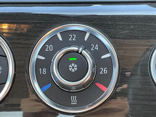 Ｚ４ ｓＤｒｉｖｅ２３ｉ　ハイラインパッケージ　電動開閉式ハードトップ　茶革シート　純正ＨＤＤナビ（ＡＵＸ／ＵＳＢ／ＣＤ／ＤＶＤ／フルセグ）　ＨＩＤライト　左右独立式オートエアコン　純正１７インチアルミホイール　純正フロアマット（27枚目）