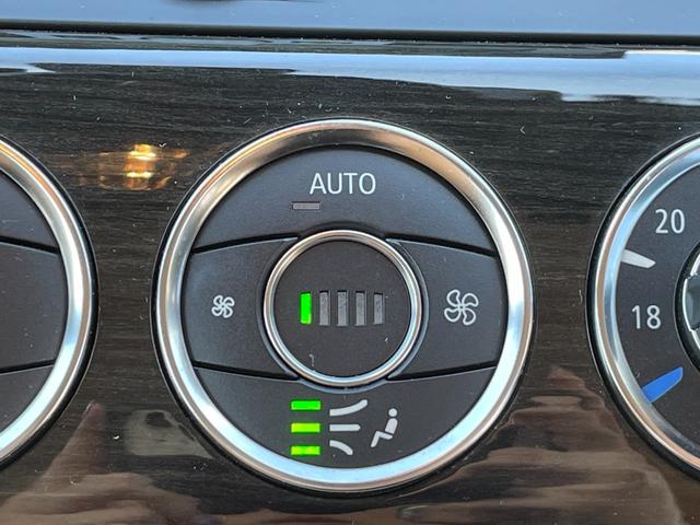 Ｚ４ ｓＤｒｉｖｅ２３ｉ　ハイラインパッケージ　電動開閉式ハードトップ　茶革シート　純正ＨＤＤナビ（ＡＵＸ／ＵＳＢ／ＣＤ／ＤＶＤ／フルセグ）　ＨＩＤライト　左右独立式オートエアコン　純正１７インチアルミホイール　純正フロアマット（28枚目）