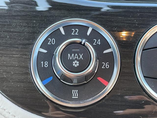 Ｚ４ ｓＤｒｉｖｅ２３ｉ　ハイラインパッケージ　電動開閉式ハードトップ　茶革シート　純正ＨＤＤナビ（ＡＵＸ／ＵＳＢ／ＣＤ／ＤＶＤ／フルセグ）　ＨＩＤライト　左右独立式オートエアコン　純正１７インチアルミホイール　純正フロアマット（30枚目）