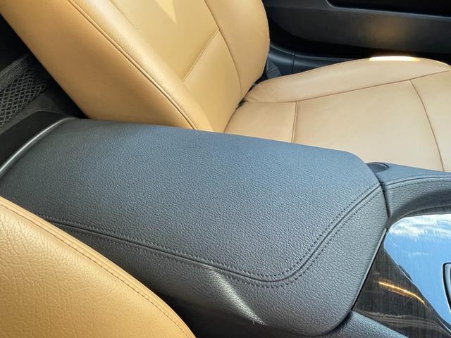 Ｚ４ ｓＤｒｉｖｅ２３ｉ　ハイラインパッケージ　電動開閉式ハードトップ　茶革シート　純正ＨＤＤナビ（ＡＵＸ／ＵＳＢ／ＣＤ／ＤＶＤ／フルセグ）　ＨＩＤライト　左右独立式オートエアコン　純正１７インチアルミホイール　純正フロアマット（35枚目）