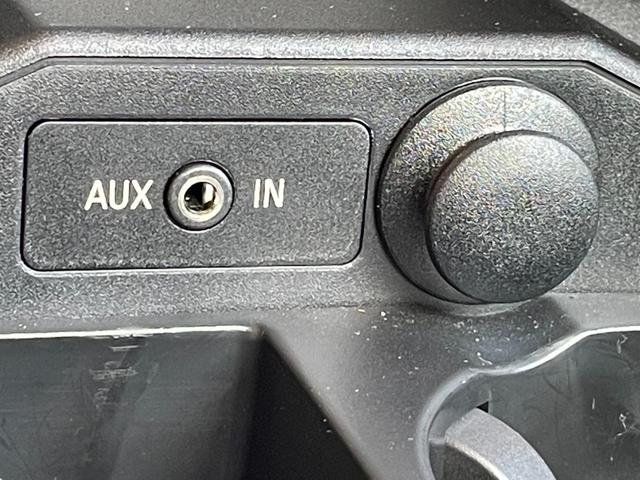 Ｚ４ ｓＤｒｉｖｅ２３ｉ　ハイラインパッケージ　電動開閉式ハードトップ　茶革シート　純正ＨＤＤナビ（ＡＵＸ／ＵＳＢ／ＣＤ／ＤＶＤ／フルセグ）　ＨＩＤライト　左右独立式オートエアコン　純正１７インチアルミホイール　純正フロアマット（37枚目）