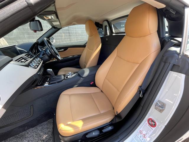 Ｚ４ ｓＤｒｉｖｅ２３ｉ　ハイラインパッケージ　電動開閉式ハードトップ　茶革シート　純正ＨＤＤナビ（ＡＵＸ／ＵＳＢ／ＣＤ／ＤＶＤ／フルセグ）　ＨＩＤライト　左右独立式オートエアコン　純正１７インチアルミホイール　純正フロアマット（41枚目）