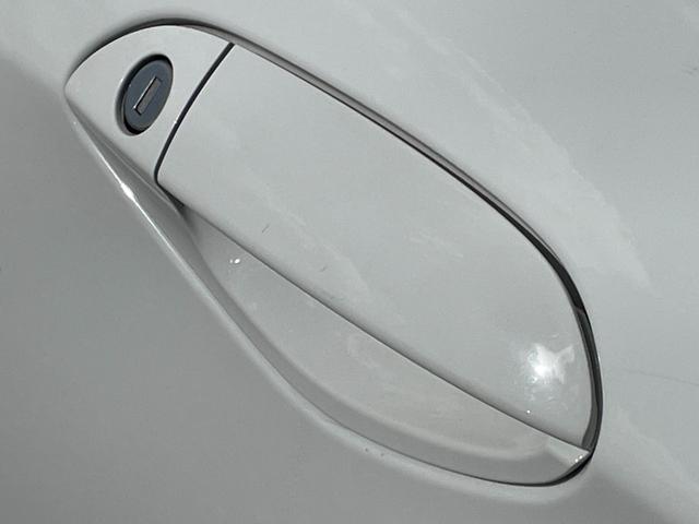 Ｚ４ ｓＤｒｉｖｅ２３ｉ　ハイラインパッケージ　電動開閉式ハードトップ　茶革シート　純正ＨＤＤナビ（ＡＵＸ／ＵＳＢ／ＣＤ／ＤＶＤ／フルセグ）　ＨＩＤライト　左右独立式オートエアコン　純正１７インチアルミホイール　純正フロアマット（50枚目）