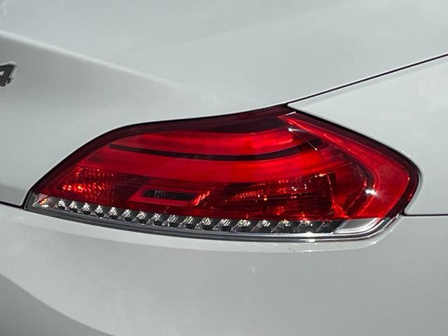 Ｚ４ ｓＤｒｉｖｅ２３ｉ　ハイラインパッケージ　電動開閉式ハードトップ　茶革シート　純正ＨＤＤナビ（ＡＵＸ／ＵＳＢ／ＣＤ／ＤＶＤ／フルセグ）　ＨＩＤライト　左右独立式オートエアコン　純正１７インチアルミホイール　純正フロアマット（52枚目）