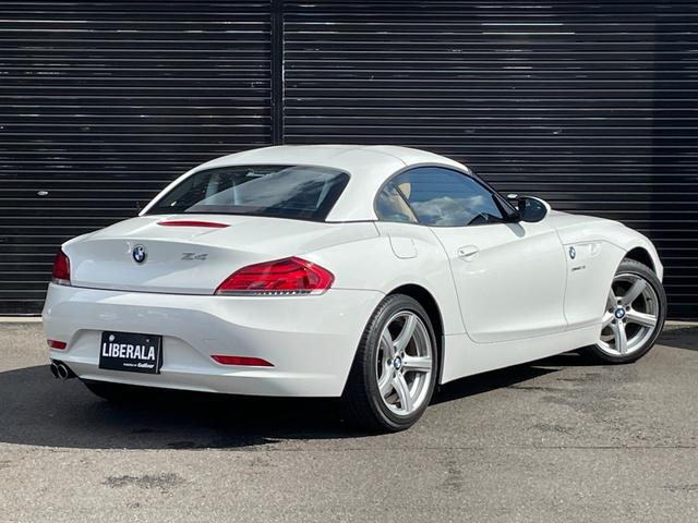 Ｚ４ ｓＤｒｉｖｅ２３ｉ　ハイラインパッケージ　電動開閉式ハードトップ　茶革シート　純正ＨＤＤナビ（ＡＵＸ／ＵＳＢ／ＣＤ／ＤＶＤ／フルセグ）　ＨＩＤライト　左右独立式オートエアコン　純正１７インチアルミホイール　純正フロアマット（54枚目）