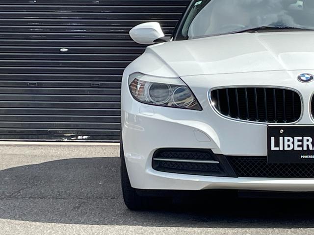 Ｚ４ ｓＤｒｉｖｅ２３ｉ　ハイラインパッケージ　電動開閉式ハードトップ　茶革シート　純正ＨＤＤナビ（ＡＵＸ／ＵＳＢ／ＣＤ／ＤＶＤ／フルセグ）　ＨＩＤライト　左右独立式オートエアコン　純正１７インチアルミホイール　純正フロアマット（56枚目）