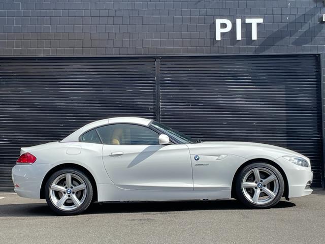 Ｚ４ ｓＤｒｉｖｅ２３ｉ　ハイラインパッケージ　電動開閉式ハードトップ　茶革シート　純正ＨＤＤナビ（ＡＵＸ／ＵＳＢ／ＣＤ／ＤＶＤ／フルセグ）　ＨＩＤライト　左右独立式オートエアコン　純正１７インチアルミホイール　純正フロアマット（59枚目）