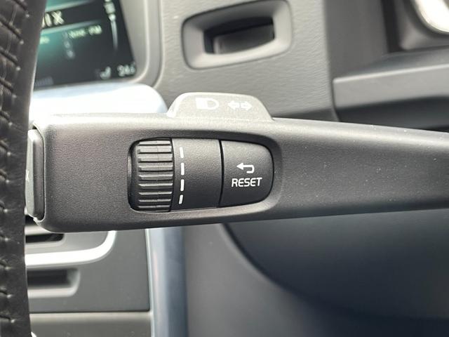 Ｖ６０ Ｄ４　ＳＥ　黒革　メモリー付きパワーシート　純正ナビ　ＢＬＩＳ　アダブティブクルーズコントロール　バックカメラ　アクティブハイビーム　純正１７インチアルミホイール　ＥＴＣ　純正フロアマット　スマートキー（14枚目）