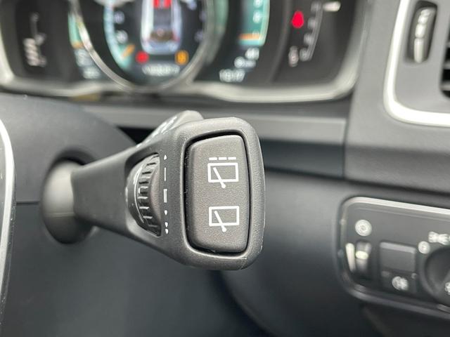 Ｖ６０ Ｄ４　ＳＥ　黒革　メモリー付きパワーシート　純正ナビ　ＢＬＩＳ　アダブティブクルーズコントロール　バックカメラ　アクティブハイビーム　純正１７インチアルミホイール　ＥＴＣ　純正フロアマット　スマートキー（17枚目）