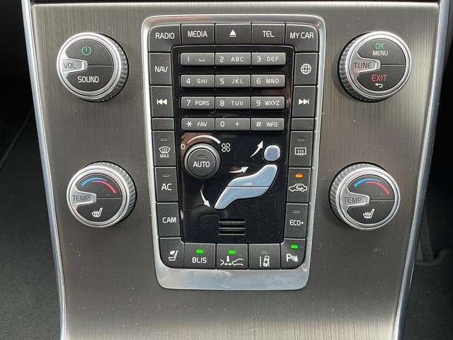 Ｖ６０ Ｄ４　ＳＥ　黒革　メモリー付きパワーシート　純正ナビ　ＢＬＩＳ　アダブティブクルーズコントロール　バックカメラ　アクティブハイビーム　純正１７インチアルミホイール　ＥＴＣ　純正フロアマット　スマートキー（21枚目）