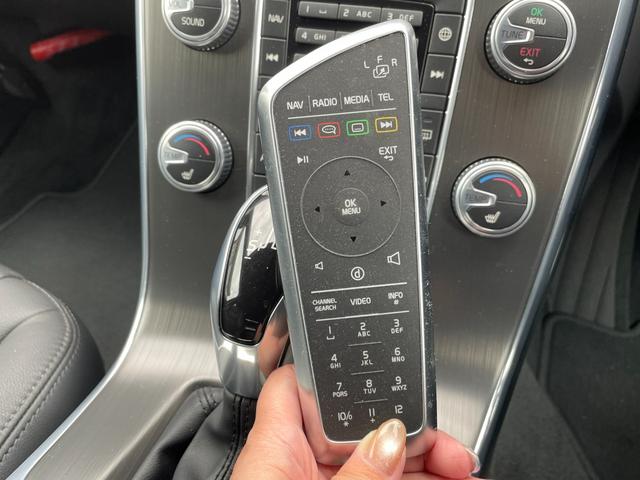 Ｖ６０ Ｄ４　ＳＥ　黒革　メモリー付きパワーシート　純正ナビ　ＢＬＩＳ　アダブティブクルーズコントロール　バックカメラ　アクティブハイビーム　純正１７インチアルミホイール　ＥＴＣ　純正フロアマット　スマートキー（22枚目）