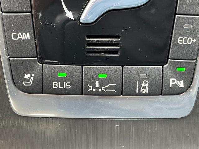 Ｖ６０ Ｄ４　ＳＥ　黒革　メモリー付きパワーシート　純正ナビ　ＢＬＩＳ　アダブティブクルーズコントロール　バックカメラ　アクティブハイビーム　純正１７インチアルミホイール　ＥＴＣ　純正フロアマット　スマートキー（25枚目）