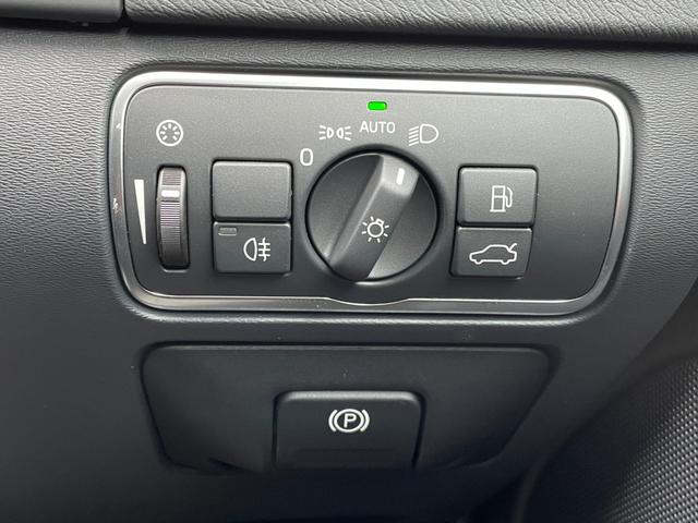 Ｖ６０ Ｄ４　ＳＥ　黒革　メモリー付きパワーシート　純正ナビ　ＢＬＩＳ　アダブティブクルーズコントロール　バックカメラ　アクティブハイビーム　純正１７インチアルミホイール　ＥＴＣ　純正フロアマット　スマートキー（26枚目）