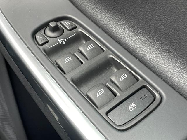 Ｖ６０ Ｄ４　ＳＥ　黒革　メモリー付きパワーシート　純正ナビ　ＢＬＩＳ　アダブティブクルーズコントロール　バックカメラ　アクティブハイビーム　純正１７インチアルミホイール　ＥＴＣ　純正フロアマット　スマートキー（27枚目）