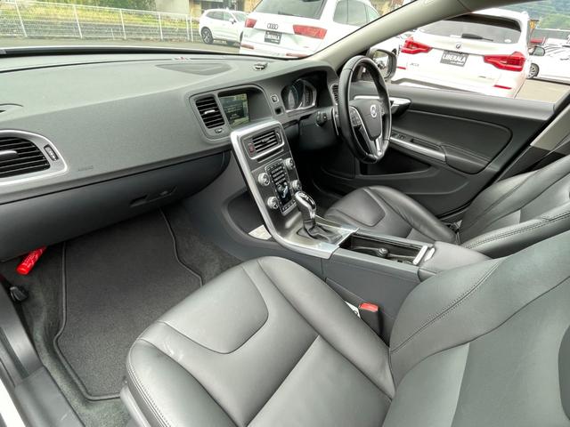 Ｖ６０ Ｄ４　ＳＥ　黒革　メモリー付きパワーシート　純正ナビ　ＢＬＩＳ　アダブティブクルーズコントロール　バックカメラ　アクティブハイビーム　純正１７インチアルミホイール　ＥＴＣ　純正フロアマット　スマートキー（37枚目）