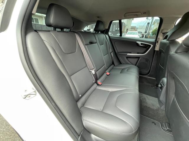 Ｖ６０ Ｄ４　ＳＥ　黒革　メモリー付きパワーシート　純正ナビ　ＢＬＩＳ　アダブティブクルーズコントロール　バックカメラ　アクティブハイビーム　純正１７インチアルミホイール　ＥＴＣ　純正フロアマット　スマートキー（38枚目）