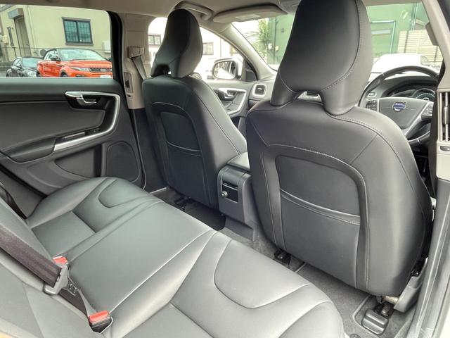 Ｖ６０ Ｄ４　ＳＥ　黒革　メモリー付きパワーシート　純正ナビ　ＢＬＩＳ　アダブティブクルーズコントロール　バックカメラ　アクティブハイビーム　純正１７インチアルミホイール　ＥＴＣ　純正フロアマット　スマートキー（39枚目）