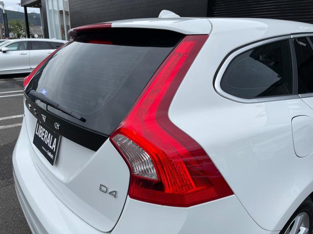 Ｖ６０ Ｄ４　ＳＥ　黒革　メモリー付きパワーシート　純正ナビ　ＢＬＩＳ　アダブティブクルーズコントロール　バックカメラ　アクティブハイビーム　純正１７インチアルミホイール　ＥＴＣ　純正フロアマット　スマートキー（49枚目）