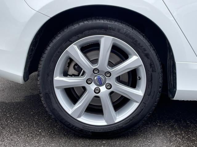 Ｖ６０ Ｄ４　ＳＥ　黒革　メモリー付きパワーシート　純正ナビ　ＢＬＩＳ　アダブティブクルーズコントロール　バックカメラ　アクティブハイビーム　純正１７インチアルミホイール　ＥＴＣ　純正フロアマット　スマートキー（60枚目）