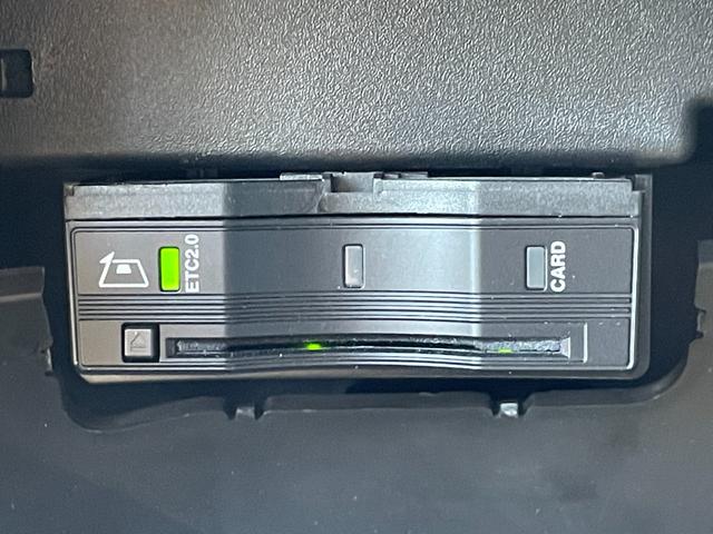 GLB GLB200d AMGライン ナビゲーションPKG AMGライン ワンオーナー アンビエントライト オートハイビーム シートヒーター 電動リアゲート 360°カメラ レーダーセーフティーPKG ETC LEDラ(11枚目)