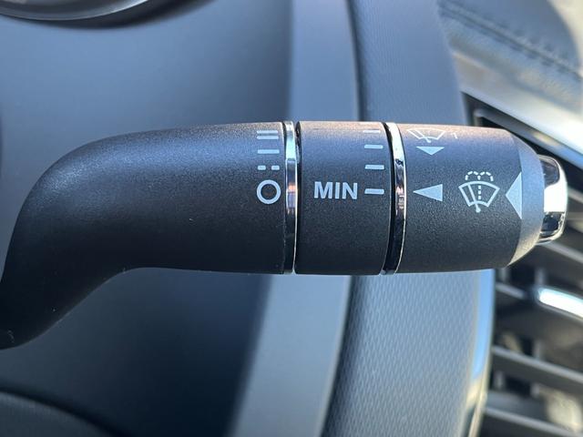 Fタイプ R-ダイナミック クーペ MERIDIANスピーカー 純正ナビ(Bluetooth/AppleCarPlay/USB/フルセグ) ハーフレザー パワーシート ACC 横滑り防止装置 純正20インチアルミホイール 電動リアゲート(18枚目)