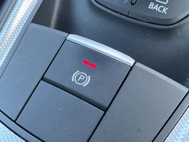 TTクーペ 2.0TFSI バーチャルコックピット MMIナビ(Bluetooth/AUX/USB/フルセグ) デラックスオートマチックエアコンディショナー ドライブセレクト パーキングアシスト 本革ステアリングホイール(17枚目)