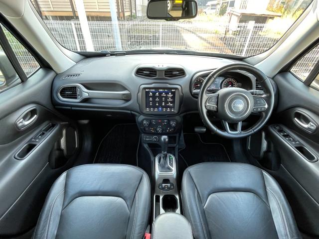 ジープ・レネゲード リミテッド 黒革 パワーシート シートヒーター 純正ナビ(Bluetooth/AppleCarPlay/AUX/USB/フルセグ) ACC 衝突被害軽減システム ステアリングヒーター ブラインドスポットモニター(4枚目)