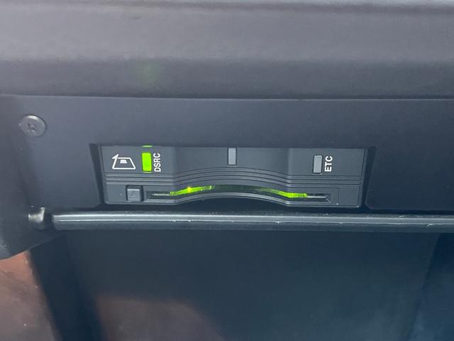 ジープ・レネゲード リミテッド 黒革 パワーシート シートヒーター 純正ナビ(Bluetooth/AppleCarPlay/AUX/USB/フルセグ) ACC 衝突被害軽減システム ステアリングヒーター ブラインドスポットモニター(10枚目)