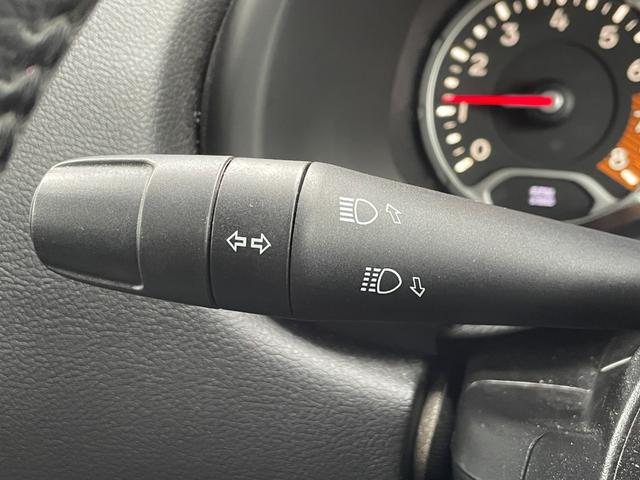 ジープ・レネゲード リミテッド 黒革 パワーシート シートヒーター 純正ナビ(Bluetooth/AppleCarPlay/AUX/USB/フルセグ) ACC 衝突被害軽減システム ステアリングヒーター ブラインドスポットモニター(16枚目)