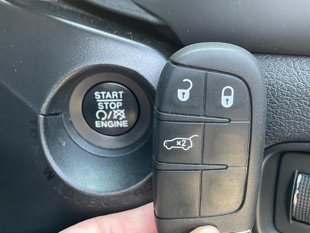 ジープ・レネゲード リミテッド 黒革 パワーシート シートヒーター 純正ナビ(Bluetooth/AppleCarPlay/AUX/USB/フルセグ) ACC 衝突被害軽減システム ステアリングヒーター ブラインドスポットモニター(18枚目)